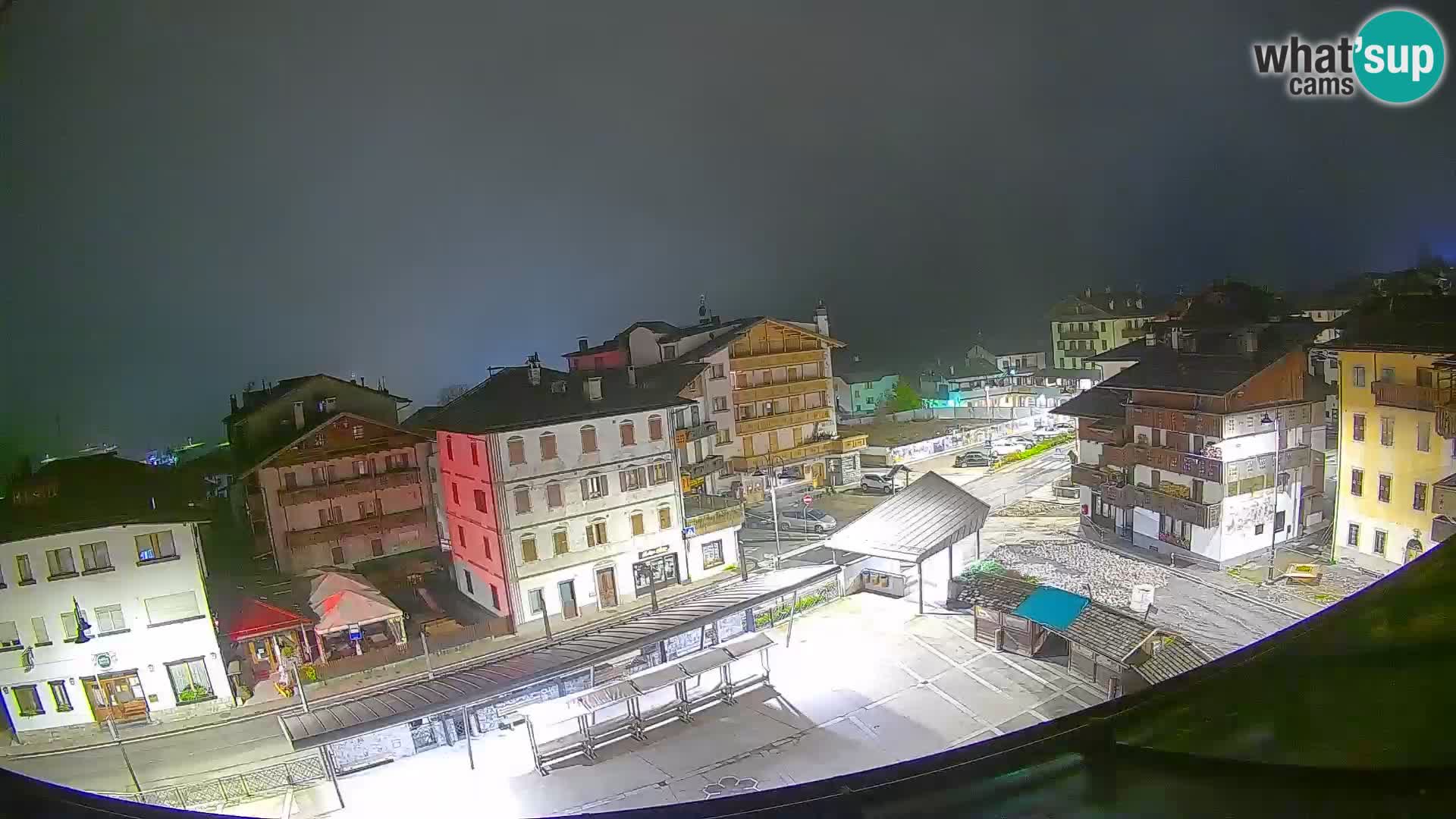 Plaza principal de Forni di Sopra