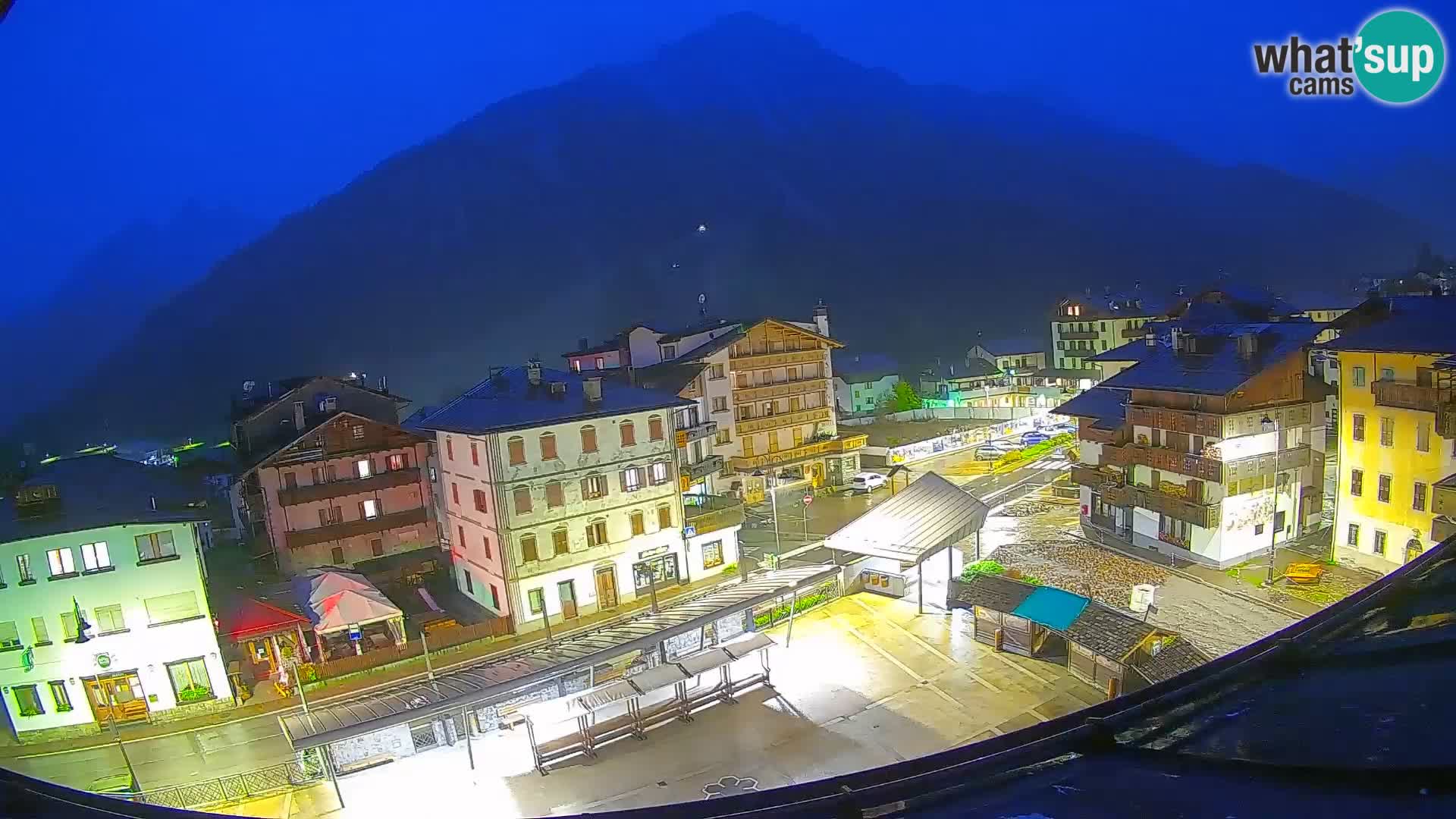 Piazza centrale di Forni di Sopra