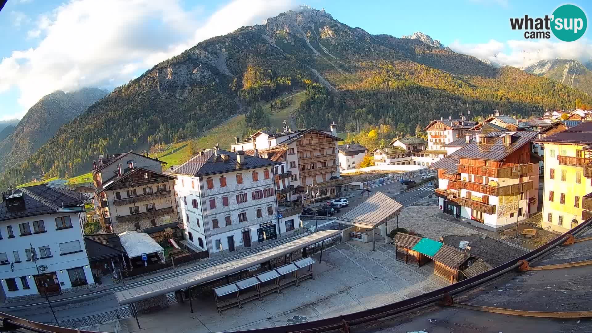 Piazza centrale di Forni di Sopra