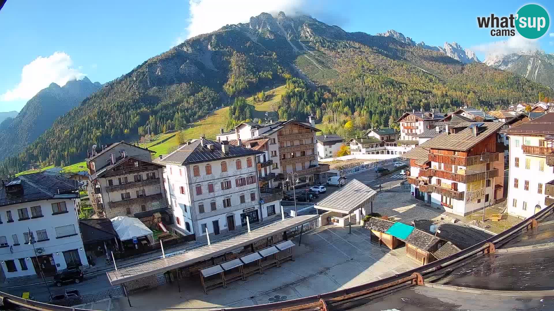 Piazza centrale di Forni di Sopra