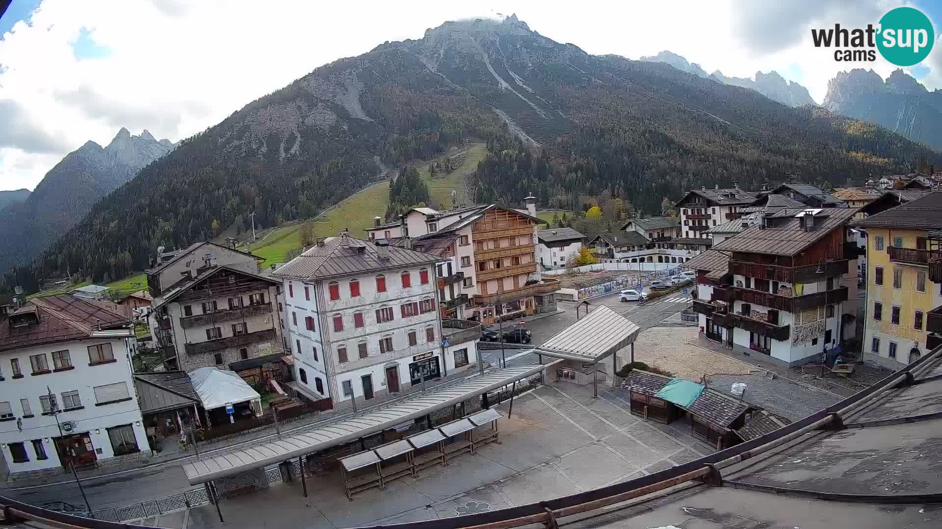 Plaza principal de Forni di Sopra