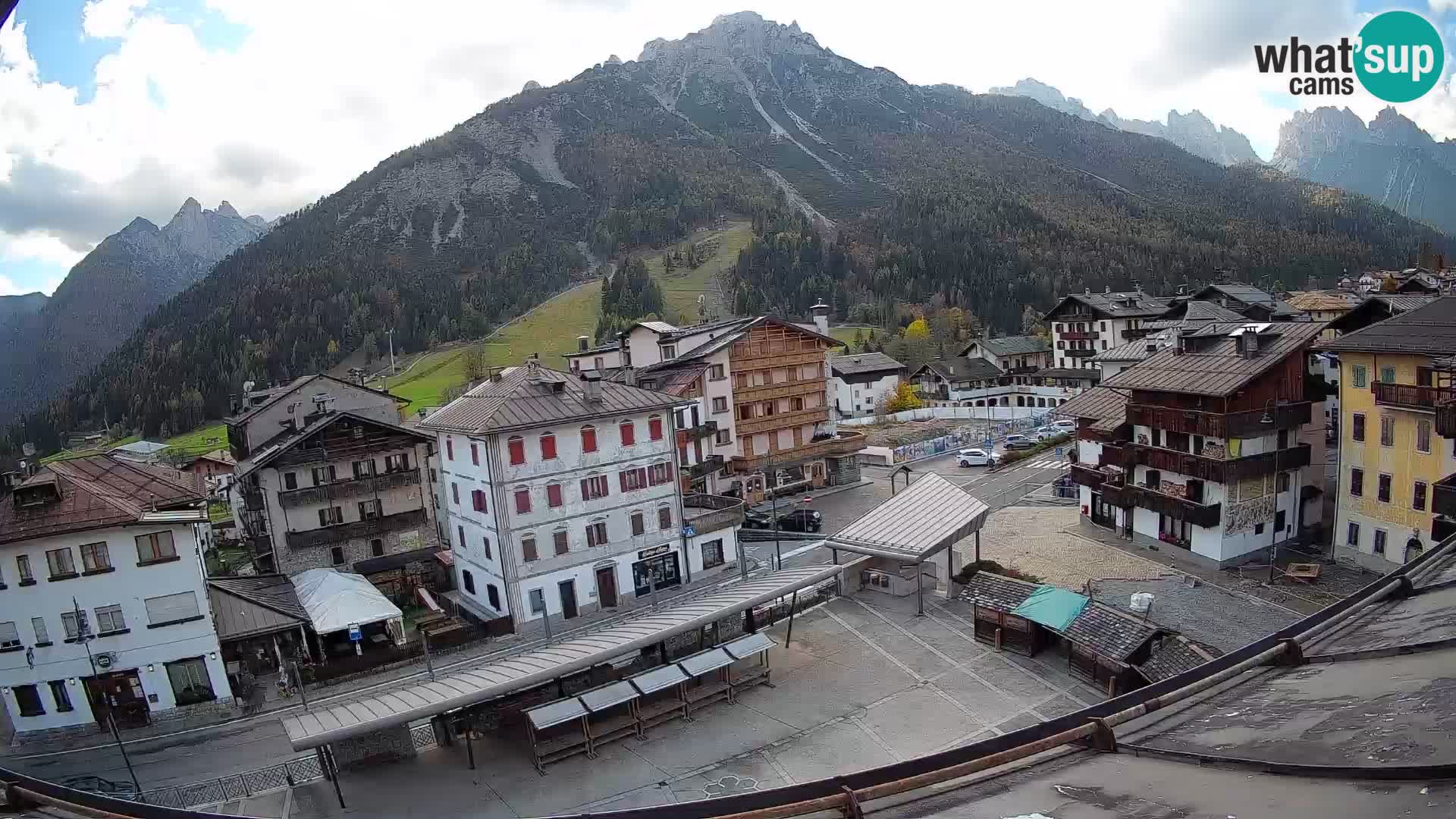 Piazza centrale di Forni di Sopra