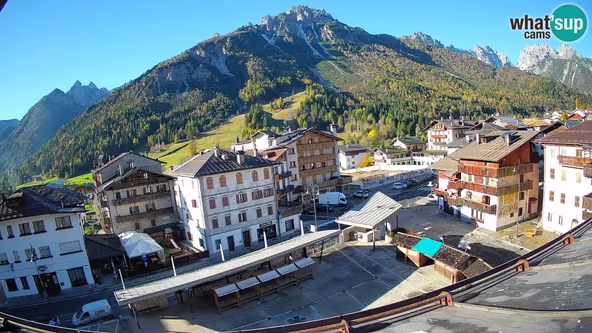 Plaza principal de Forni di Sopra