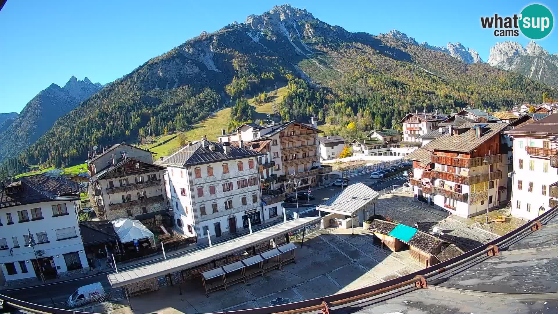 Piazza centrale di Forni di Sopra