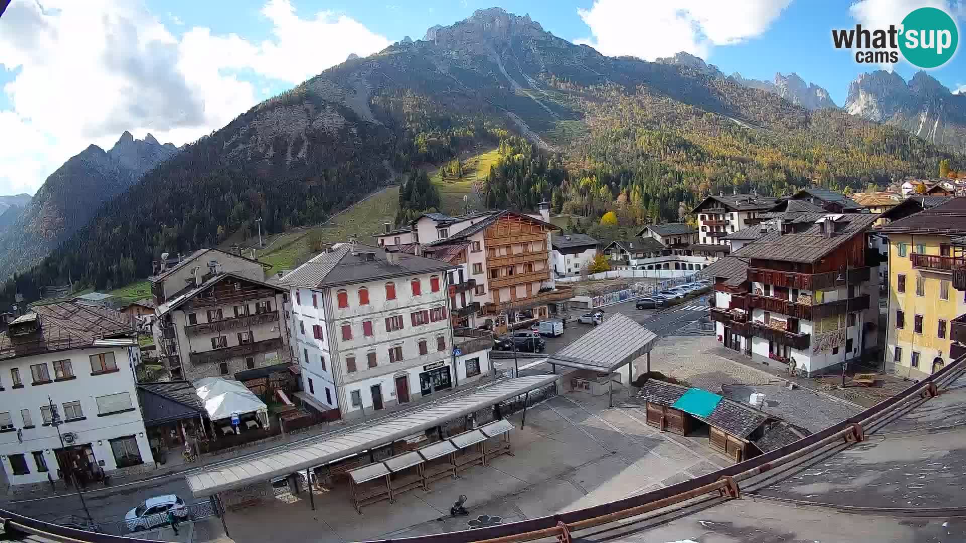 Piazza centrale di Forni di Sopra