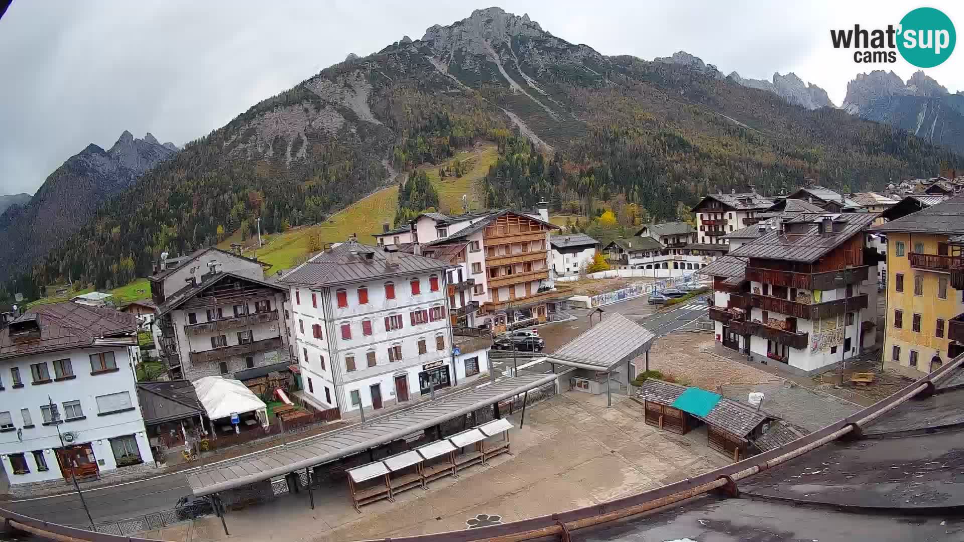 Piazza centrale di Forni di Sopra