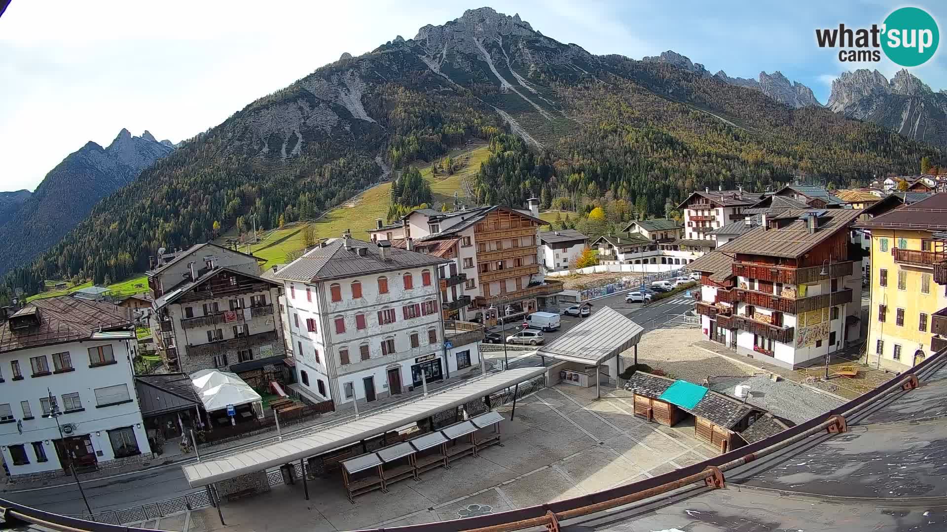 Piazza centrale di Forni di Sopra