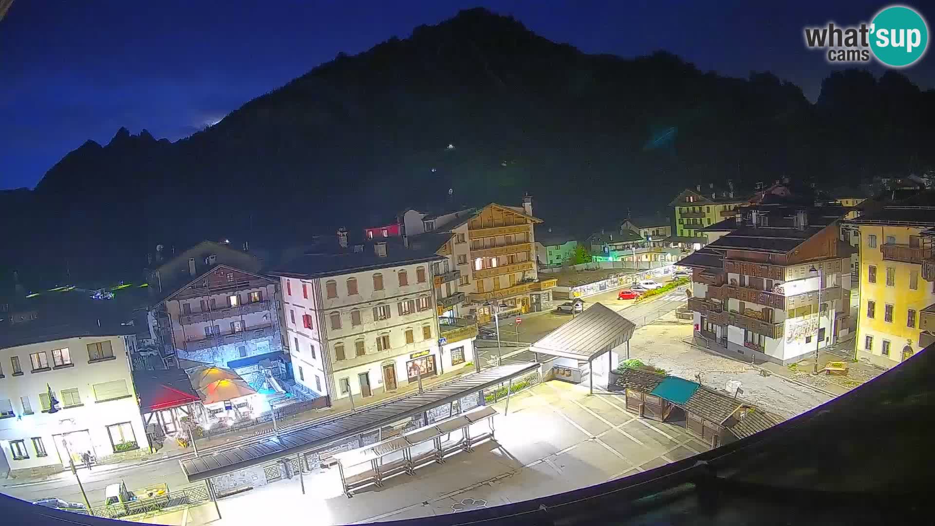 Piazza centrale di Forni di Sopra