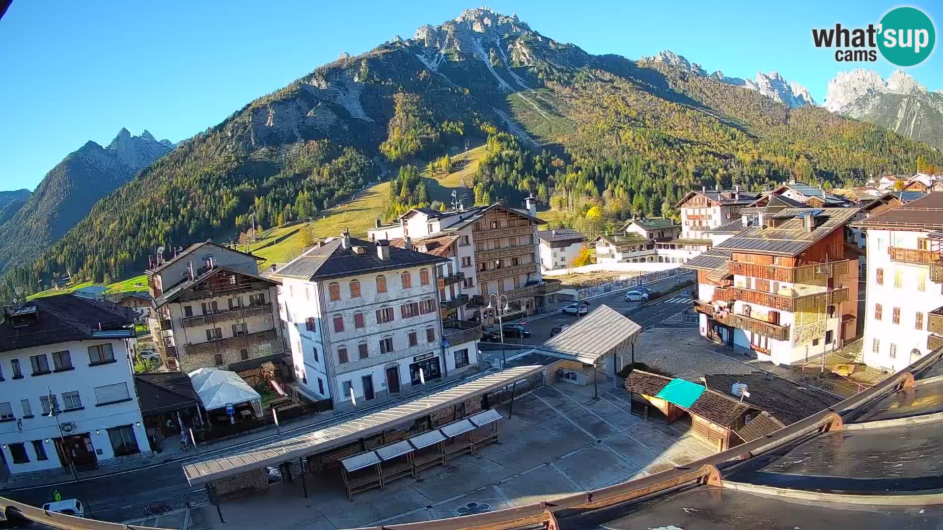 Piazza centrale di Forni di Sopra