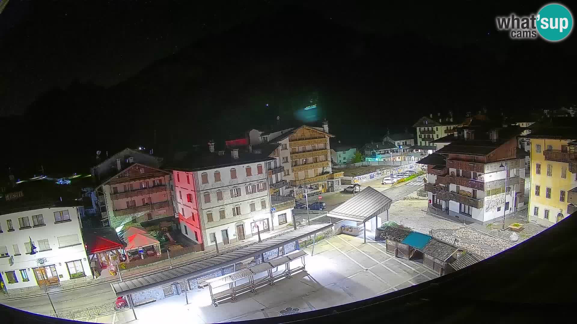 Plaza principal de Forni di Sopra