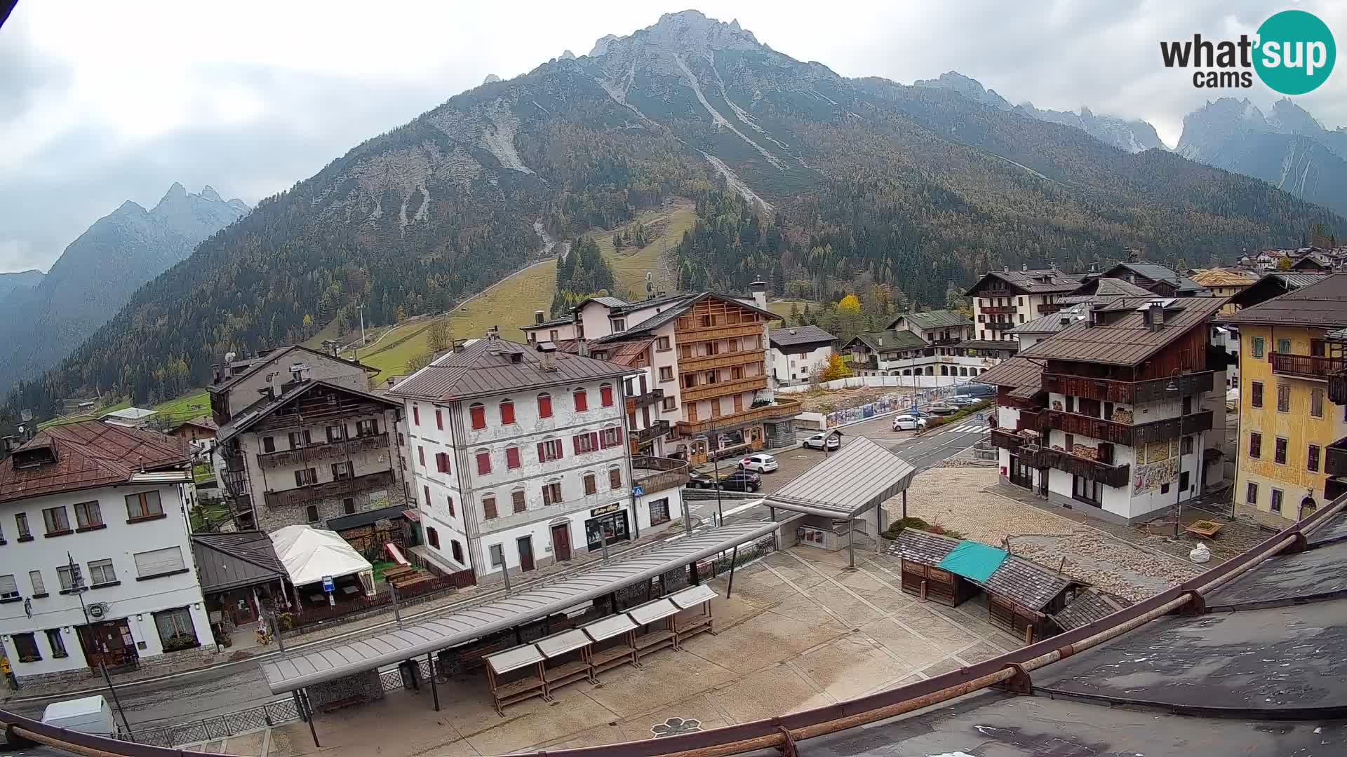 Piazza centrale di Forni di Sopra