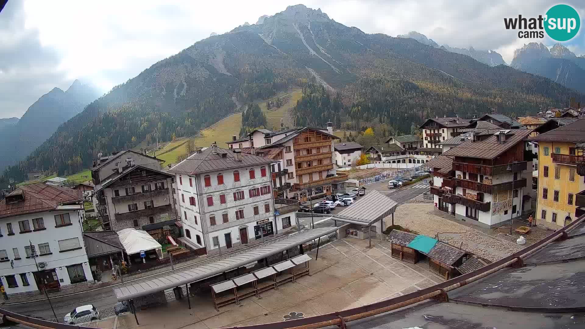 Plaza principal de Forni di Sopra