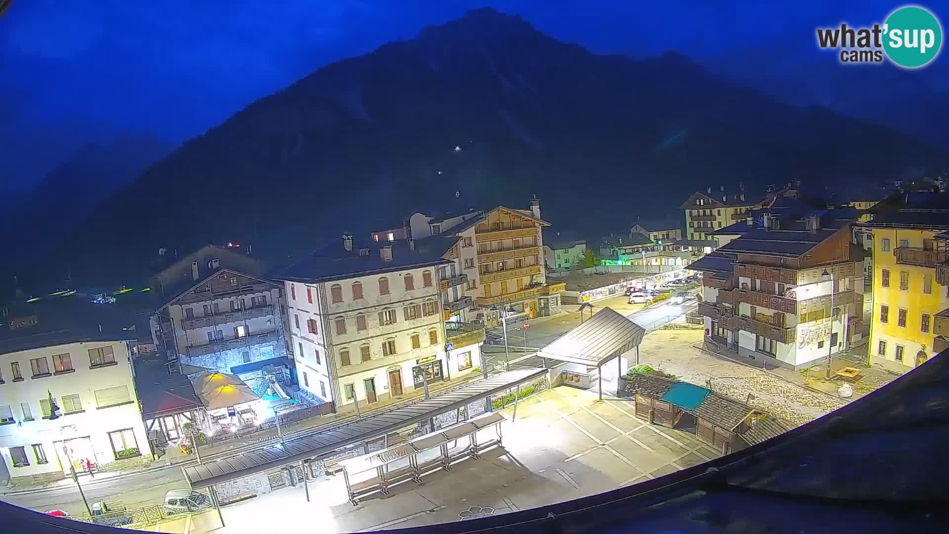 Plaza principal de Forni di Sopra