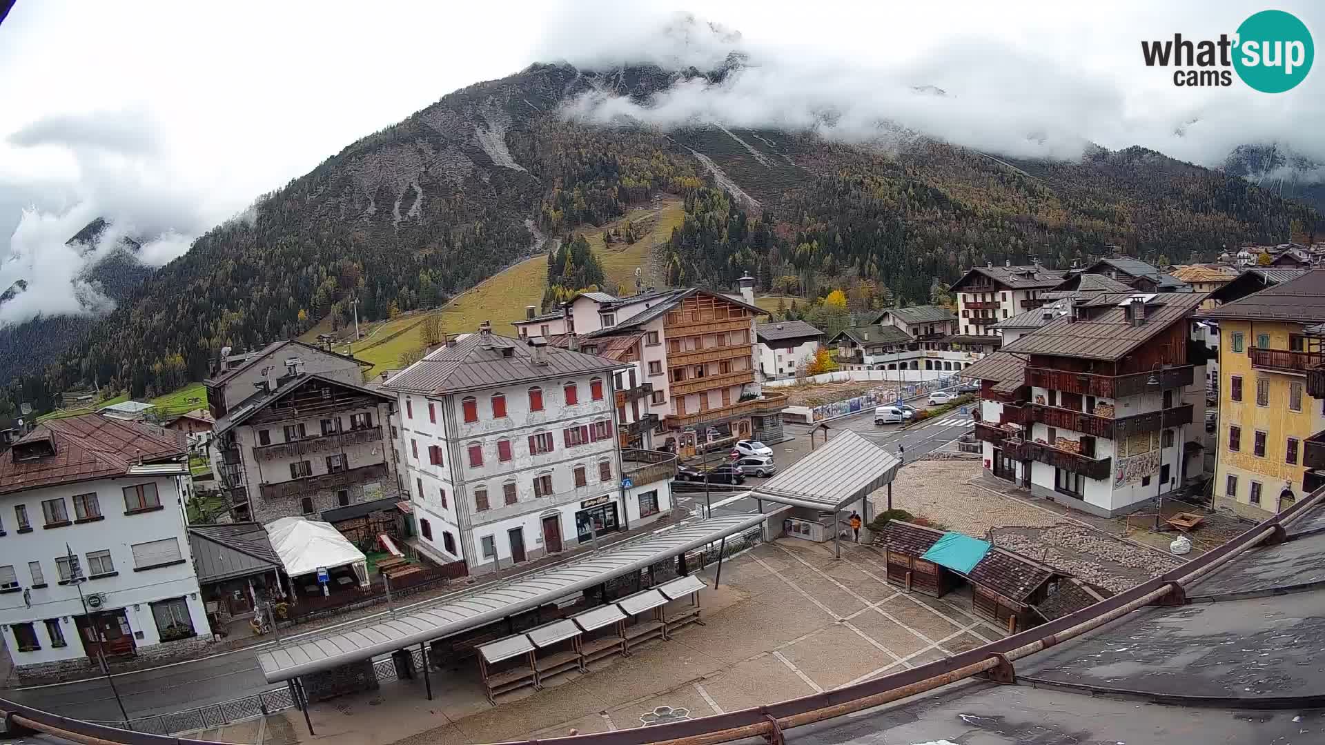 Piazza centrale di Forni di Sopra