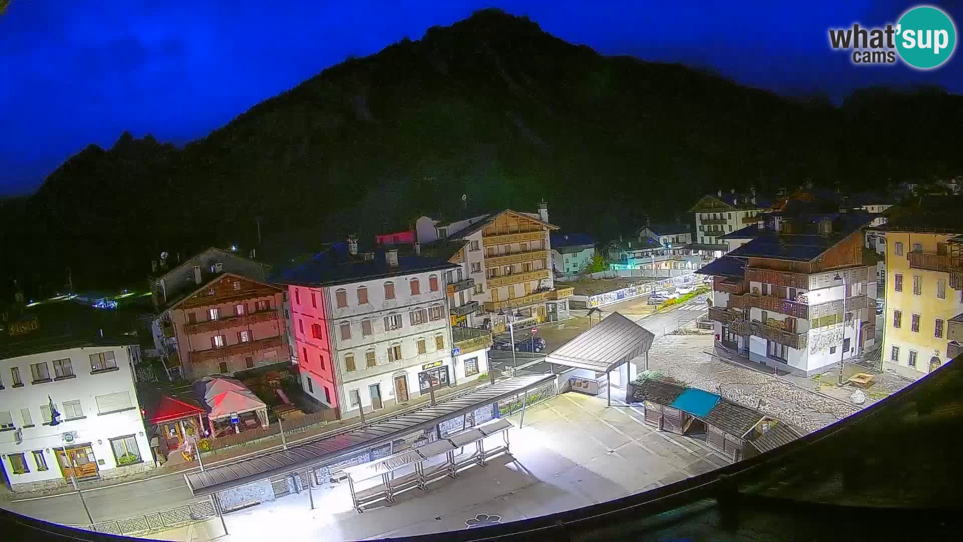 Piazza centrale di Forni di Sopra