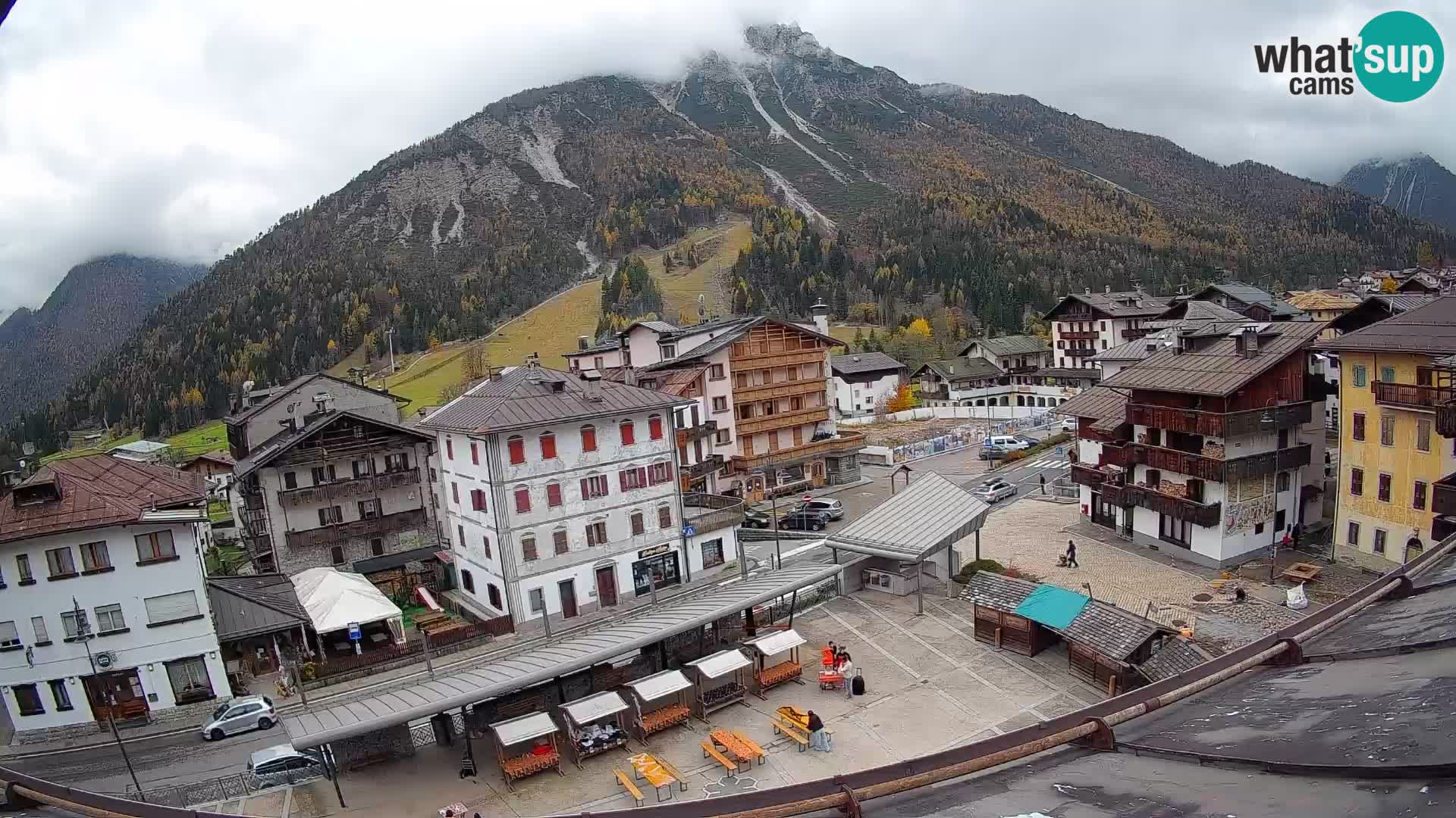 Piazza centrale di Forni di Sopra