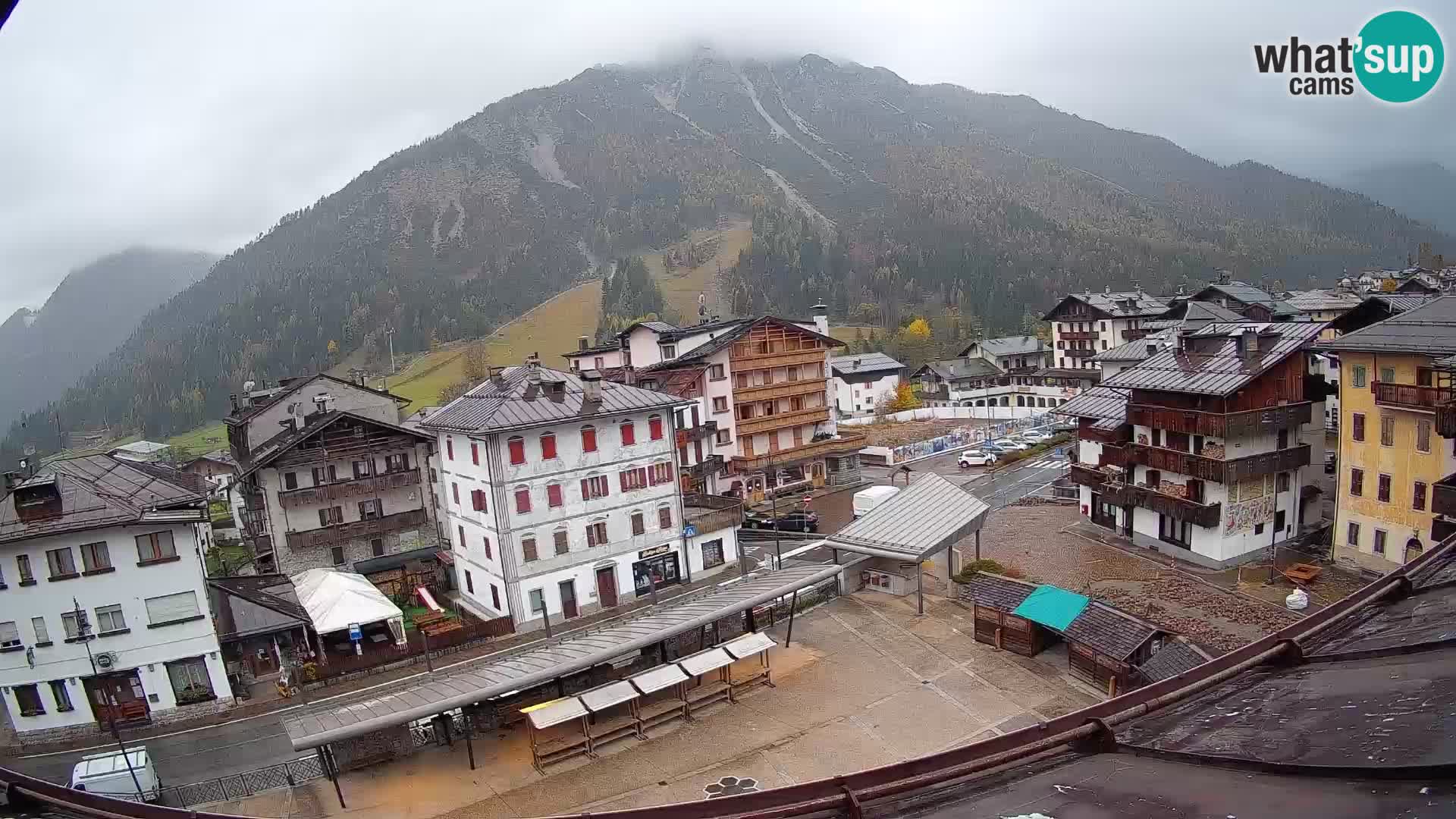 Plaza principal de Forni di Sopra