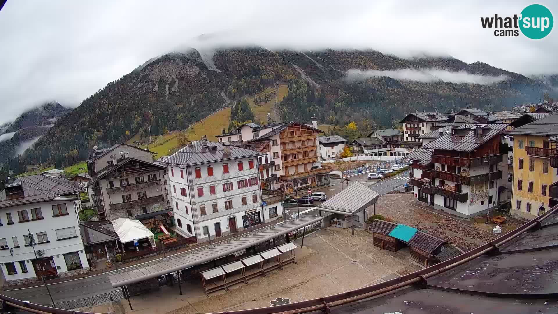 Piazza centrale di Forni di Sopra
