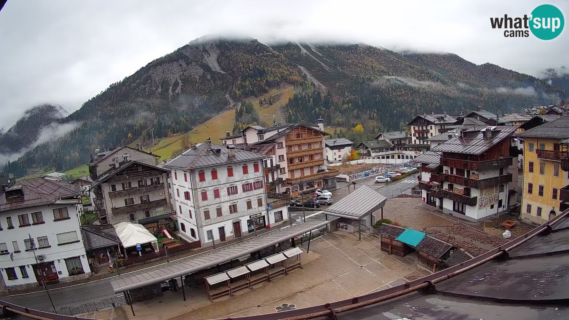 Piazza centrale di Forni di Sopra