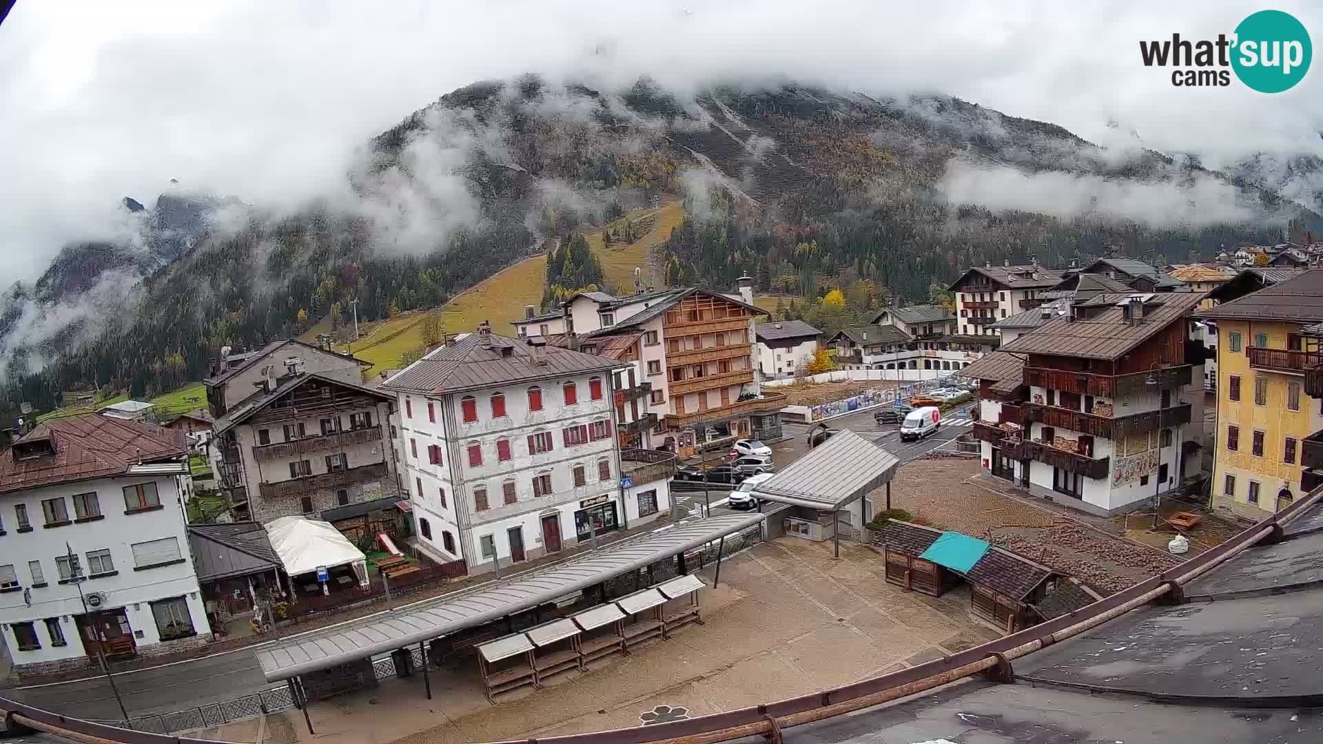 Piazza centrale di Forni di Sopra