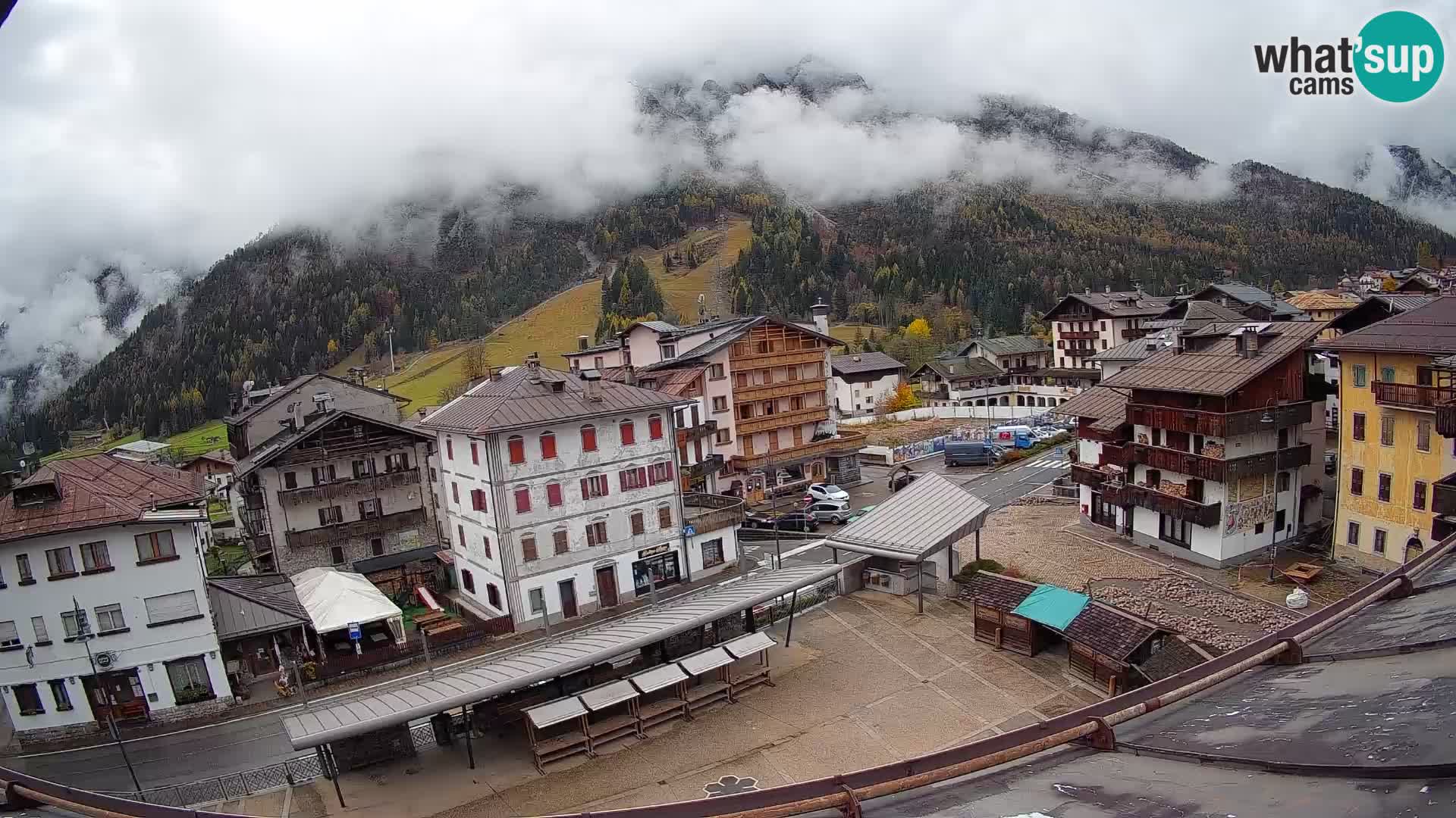Piazza centrale di Forni di Sopra
