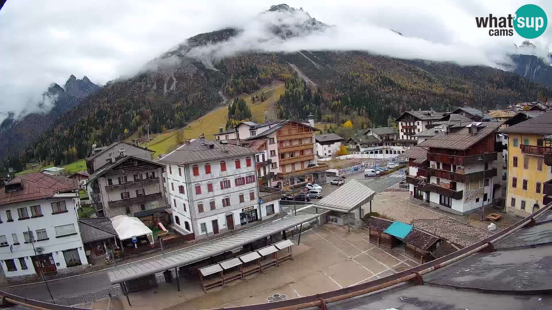 Piazza centrale di Forni di Sopra