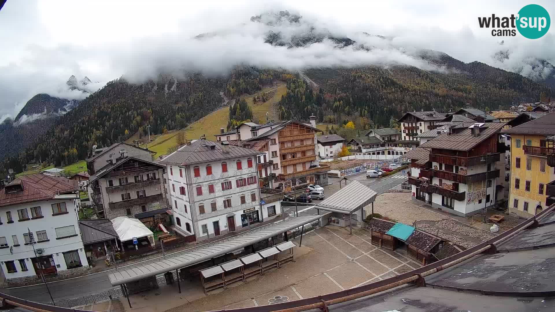 Piazza centrale di Forni di Sopra