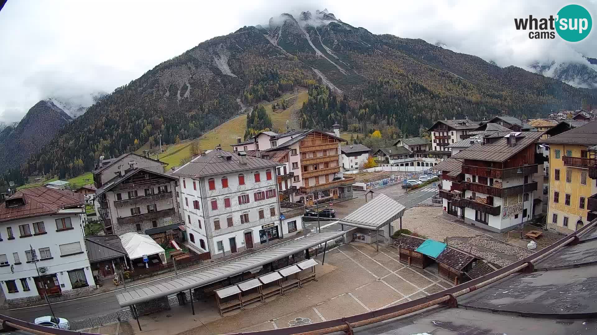 Plaza principal de Forni di Sopra