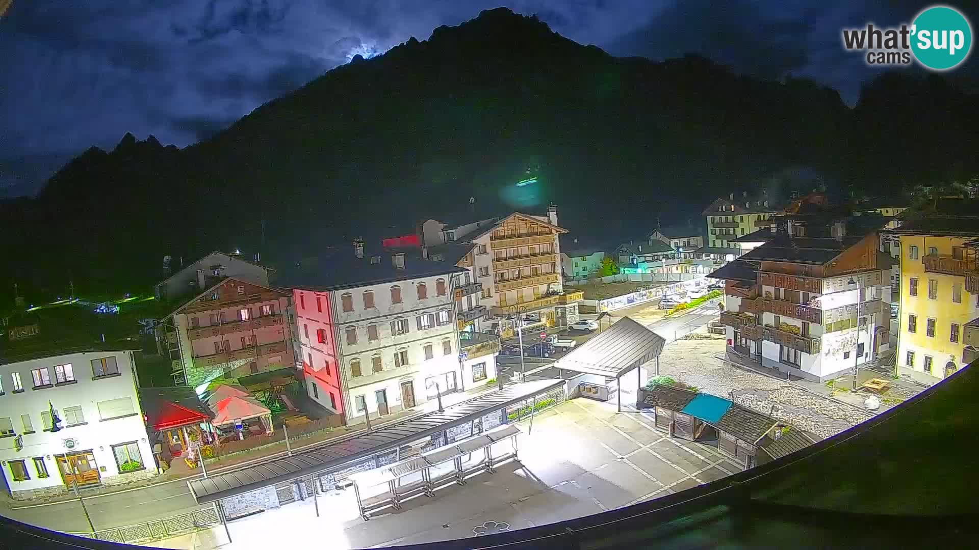 Piazza centrale di Forni di Sopra