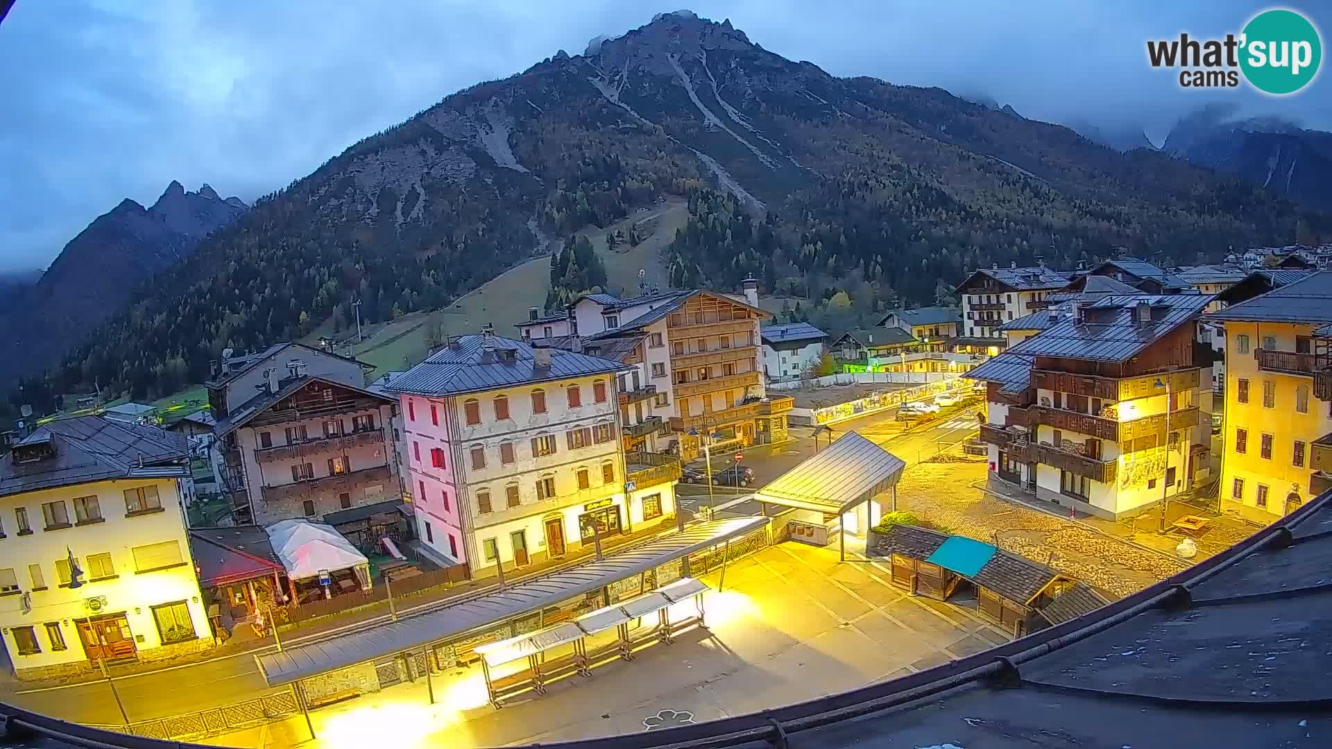 Piazza centrale di Forni di Sopra