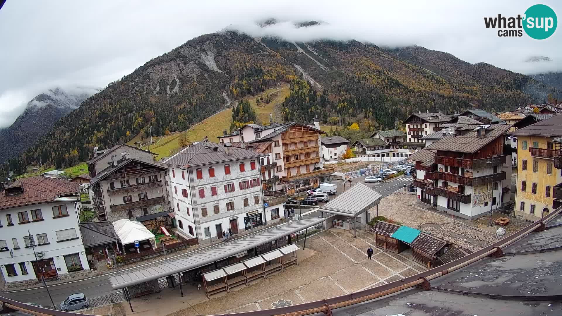 Piazza centrale di Forni di Sopra