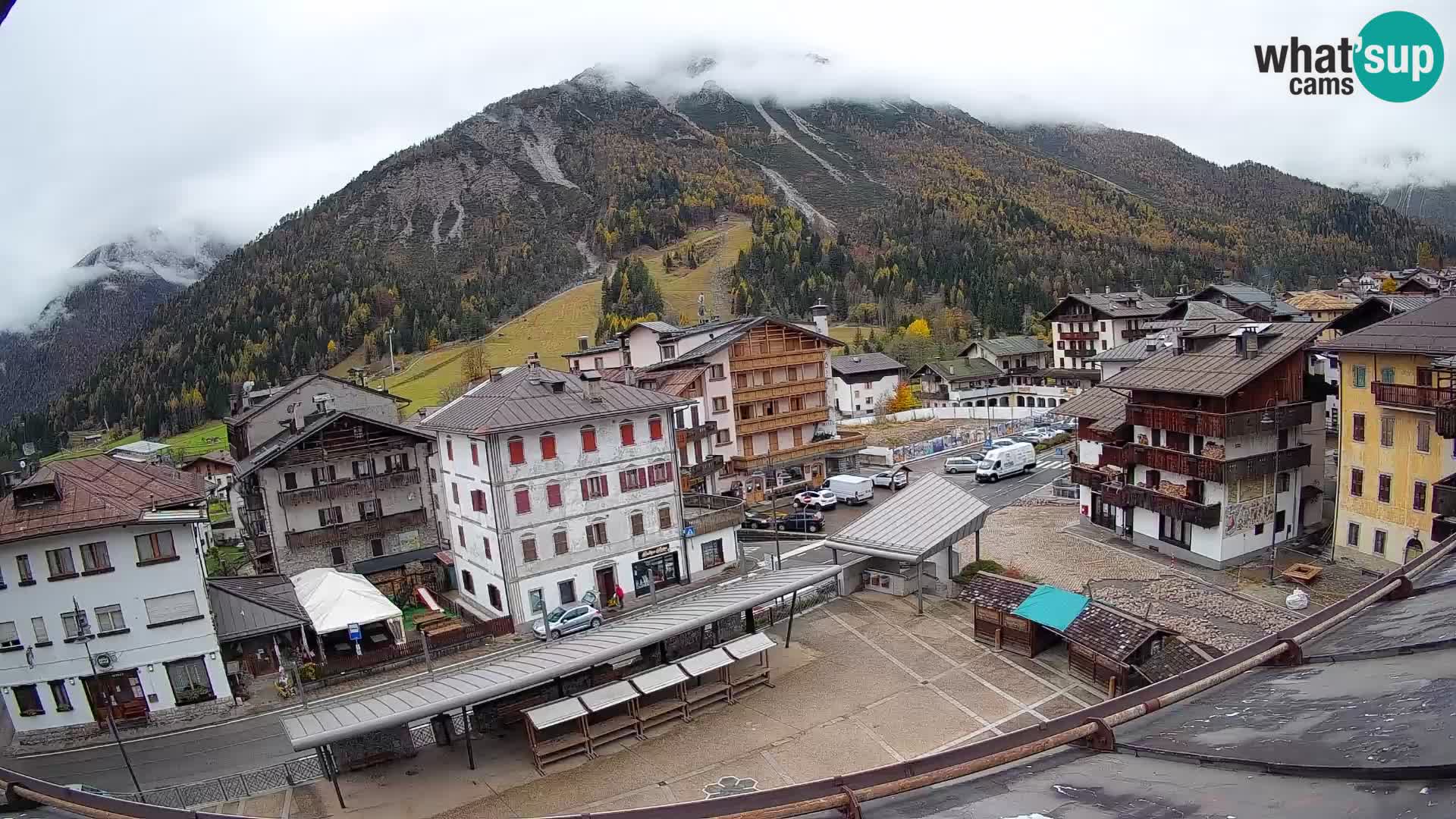 Piazza centrale di Forni di Sopra