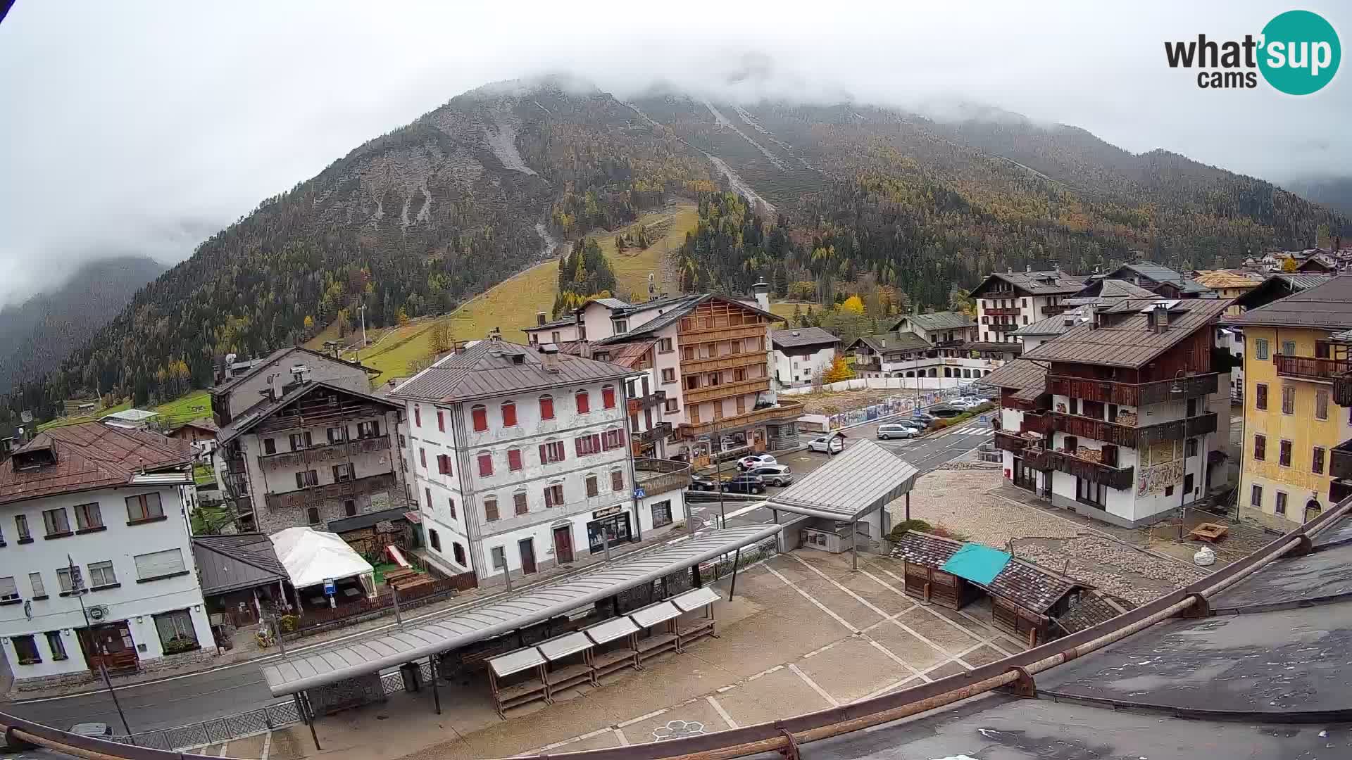 Piazza centrale di Forni di Sopra