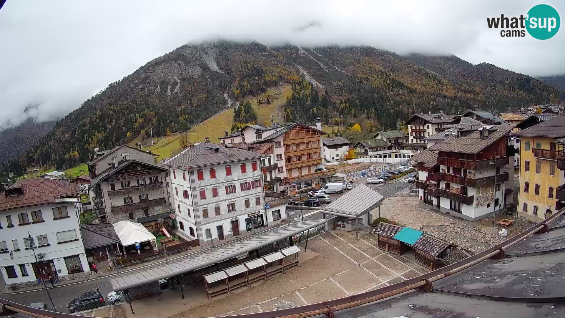 Piazza centrale di Forni di Sopra