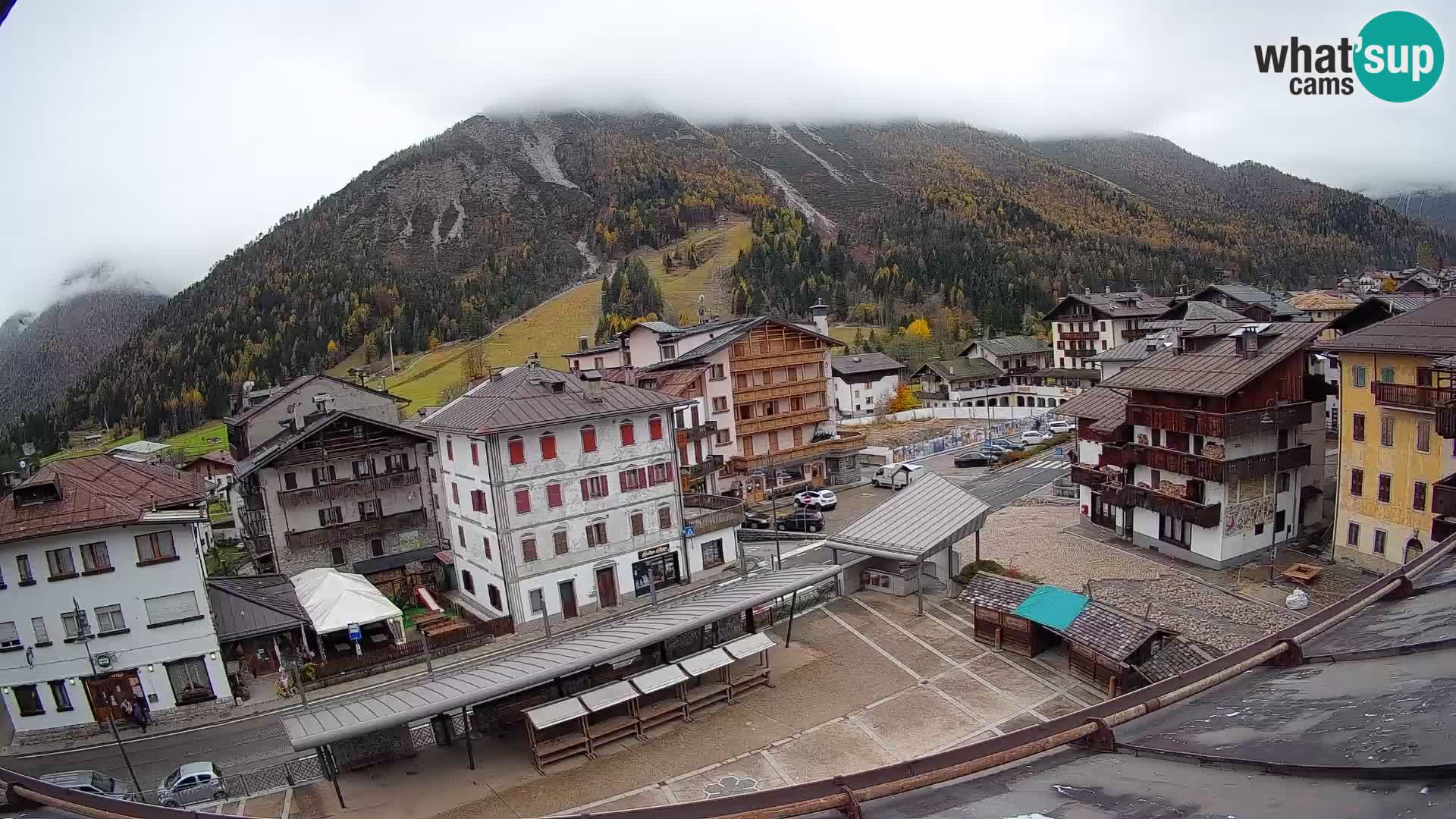 Piazza centrale di Forni di Sopra