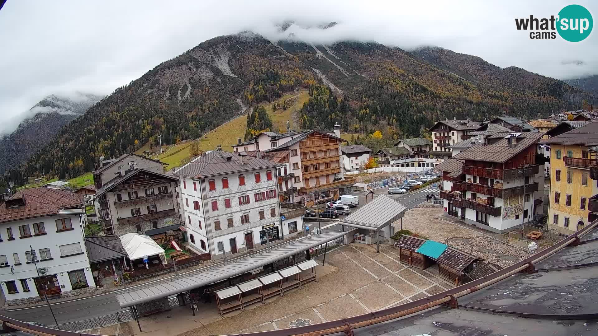 Piazza centrale di Forni di Sopra