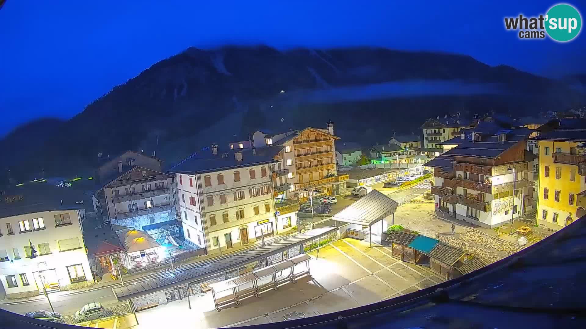 Piazza centrale di Forni di Sopra
