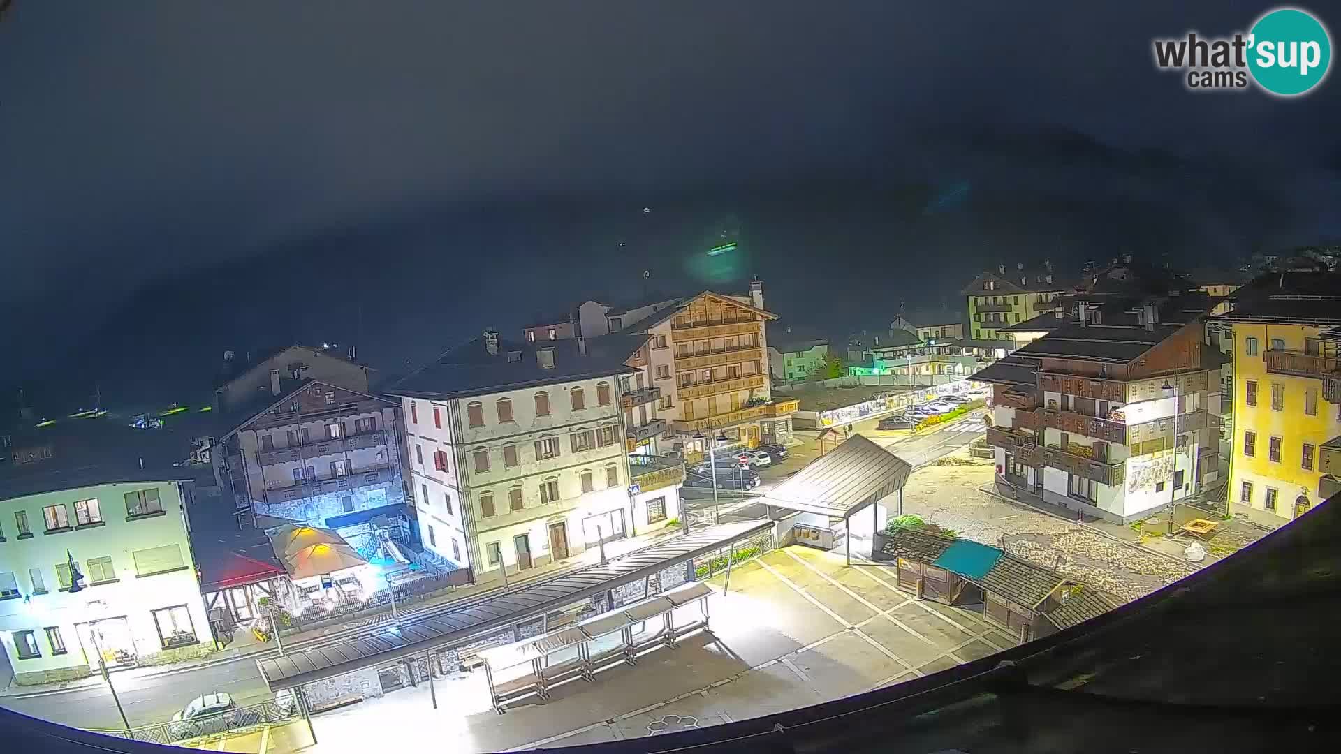 Plaza principal de Forni di Sopra