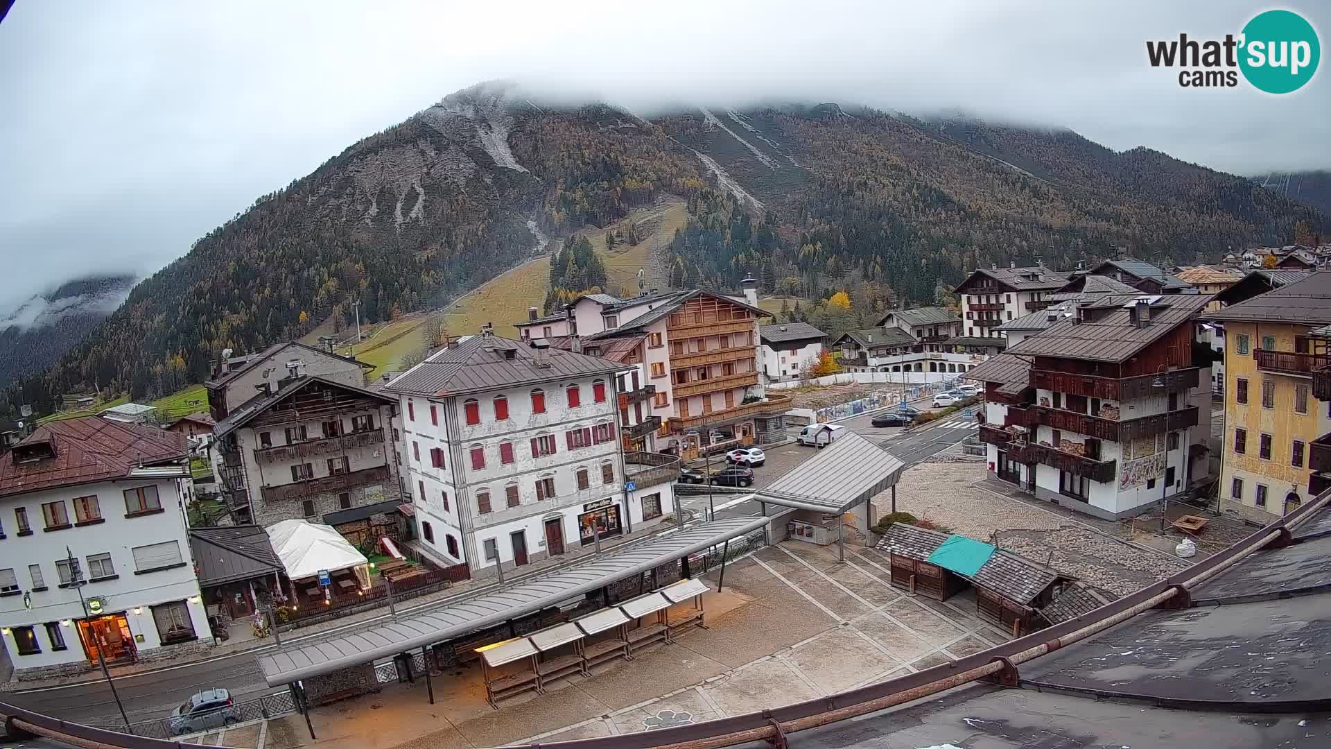 Plaza principal de Forni di Sopra