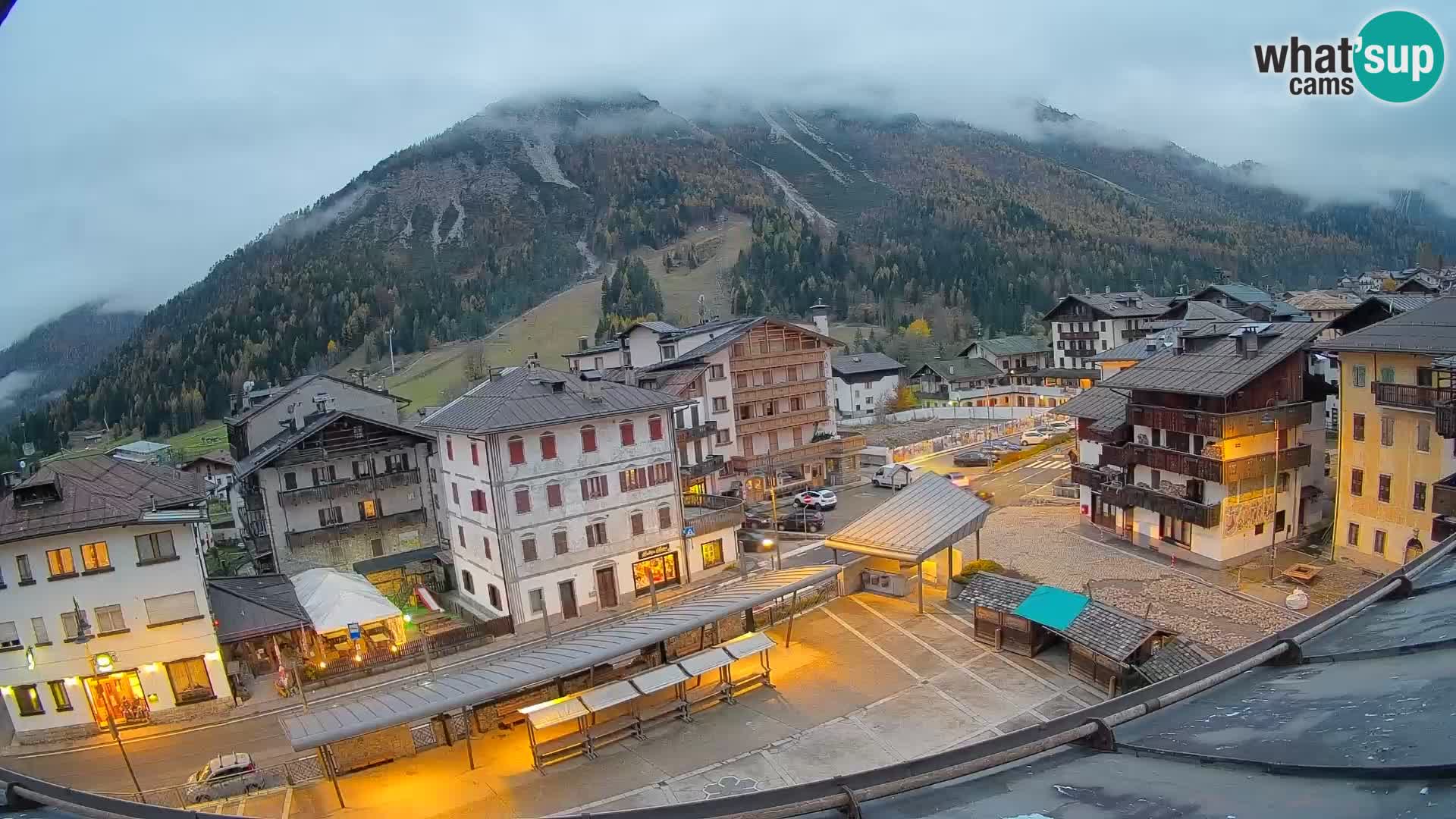 Piazza centrale di Forni di Sopra