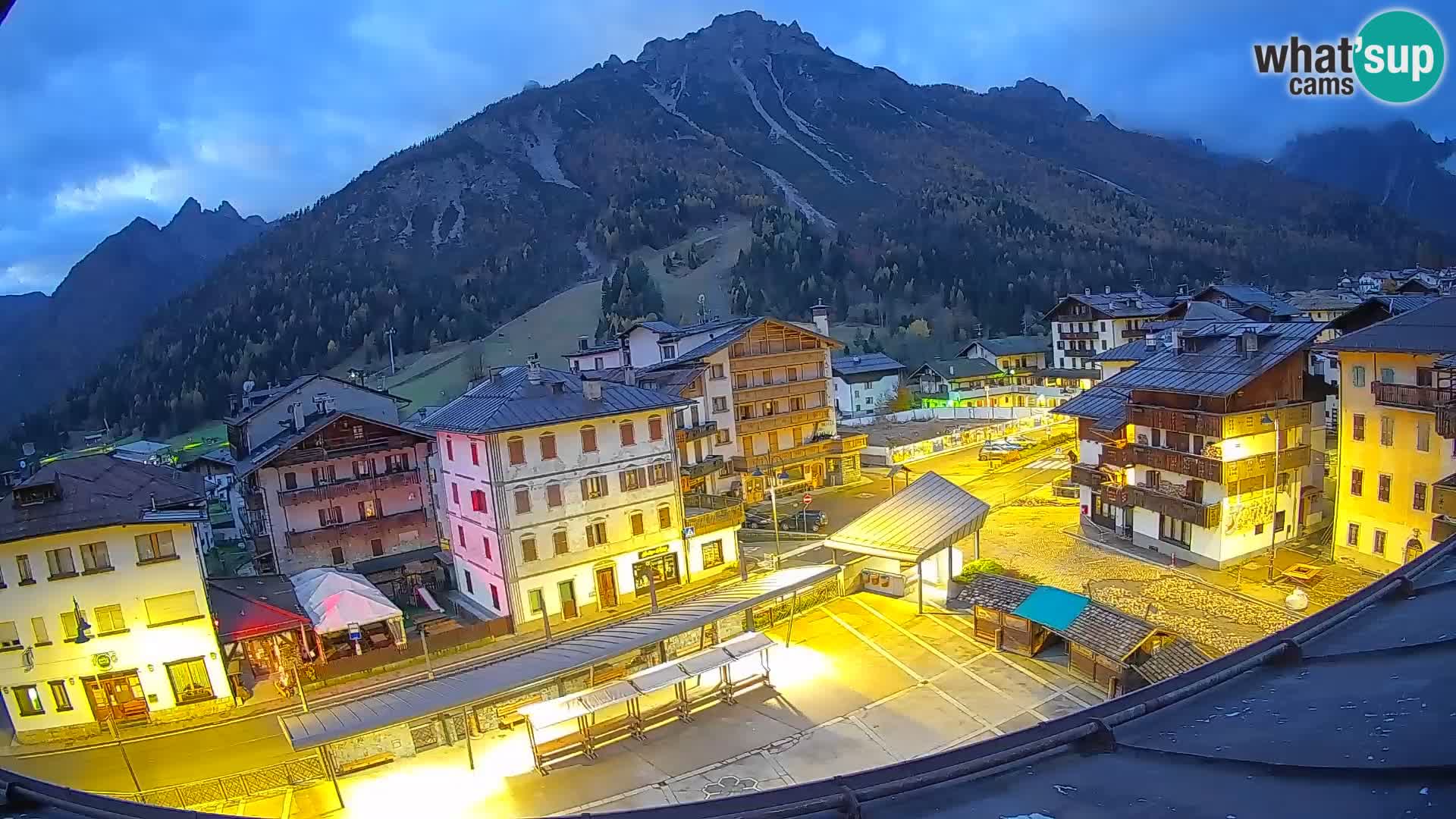 Piazza centrale di Forni di Sopra
