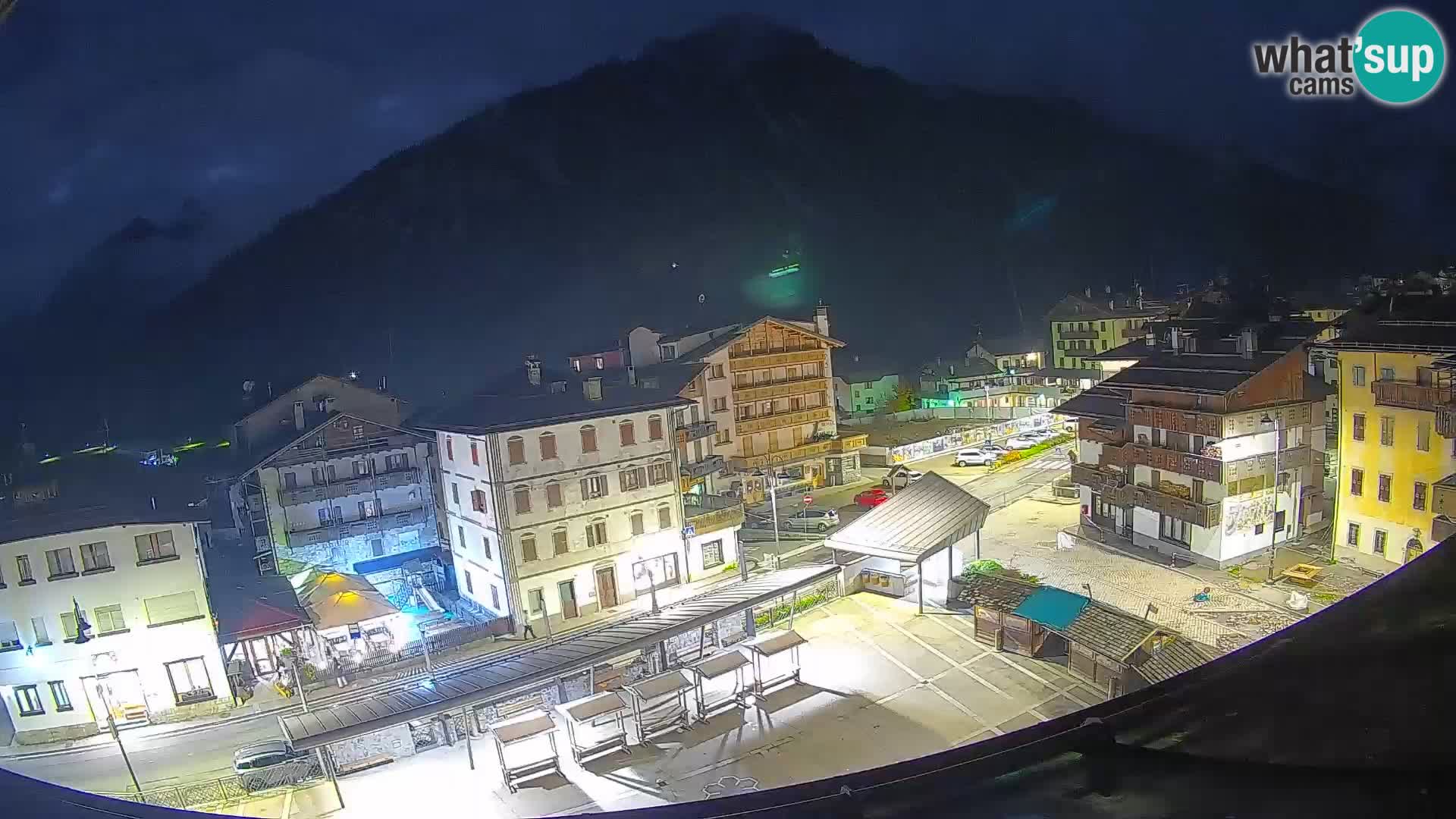 Piazza centrale di Forni di Sopra