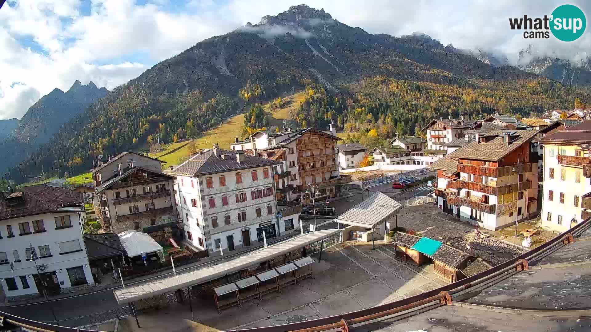 Piazza centrale di Forni di Sopra