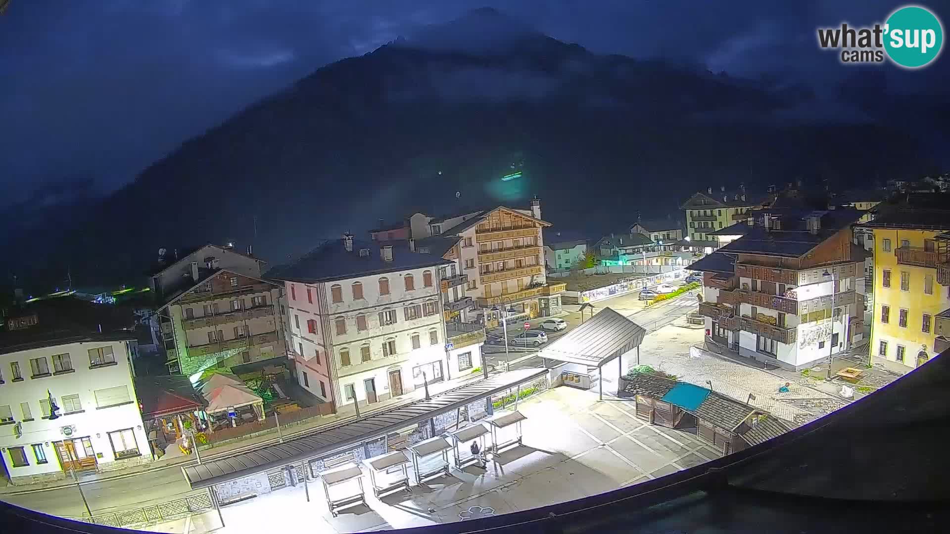 Piazza centrale di Forni di Sopra