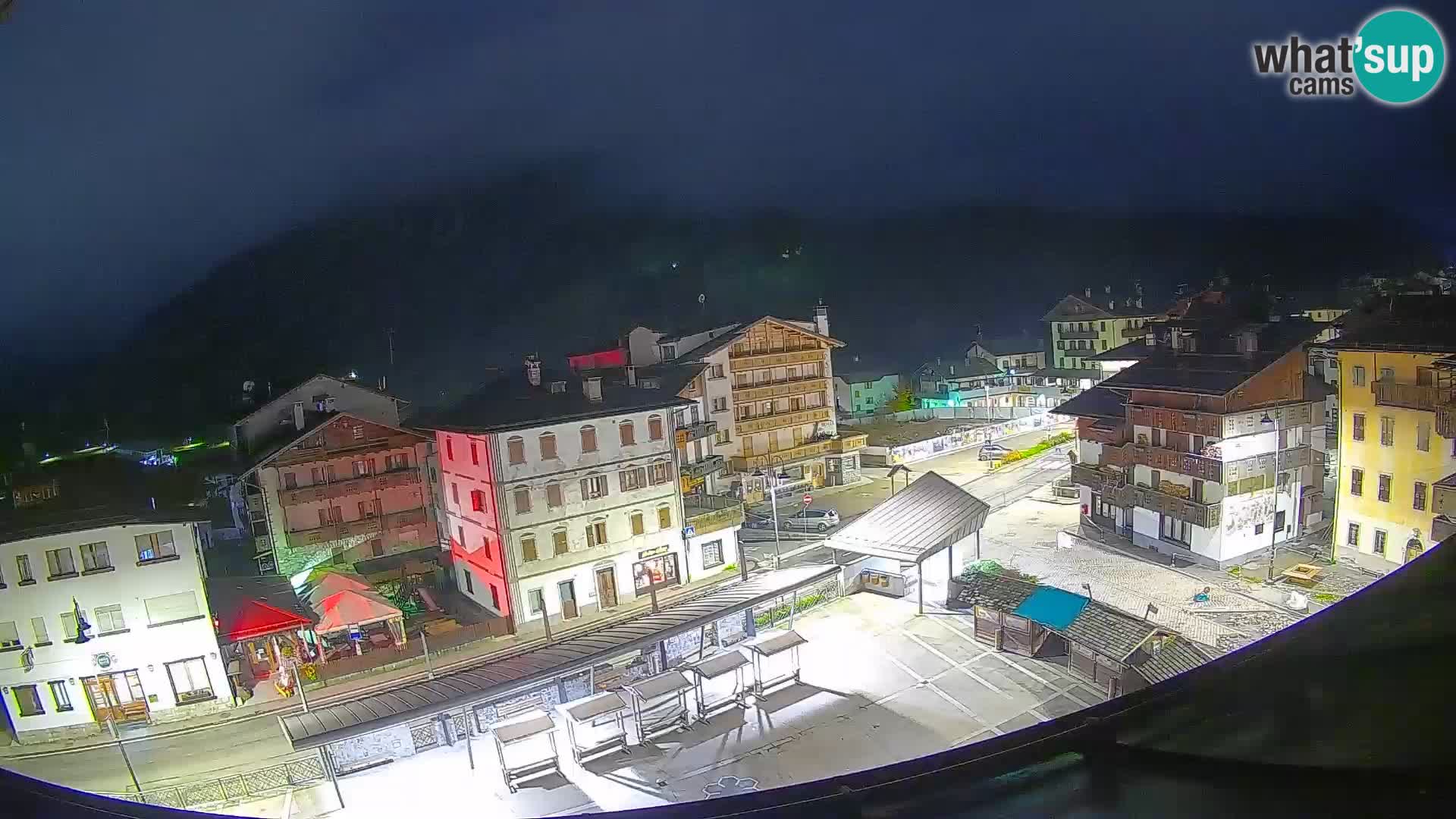 Plaza principal de Forni di Sopra