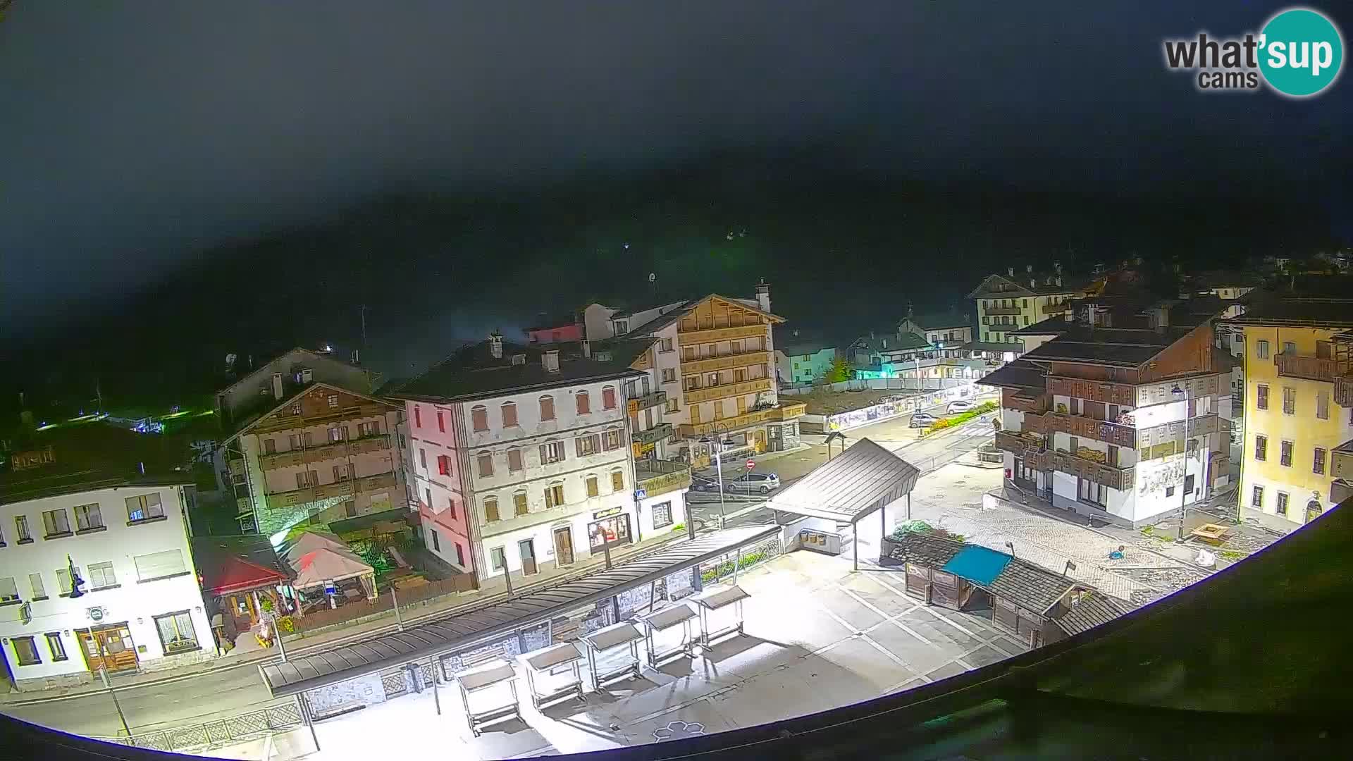 Piazza centrale di Forni di Sopra