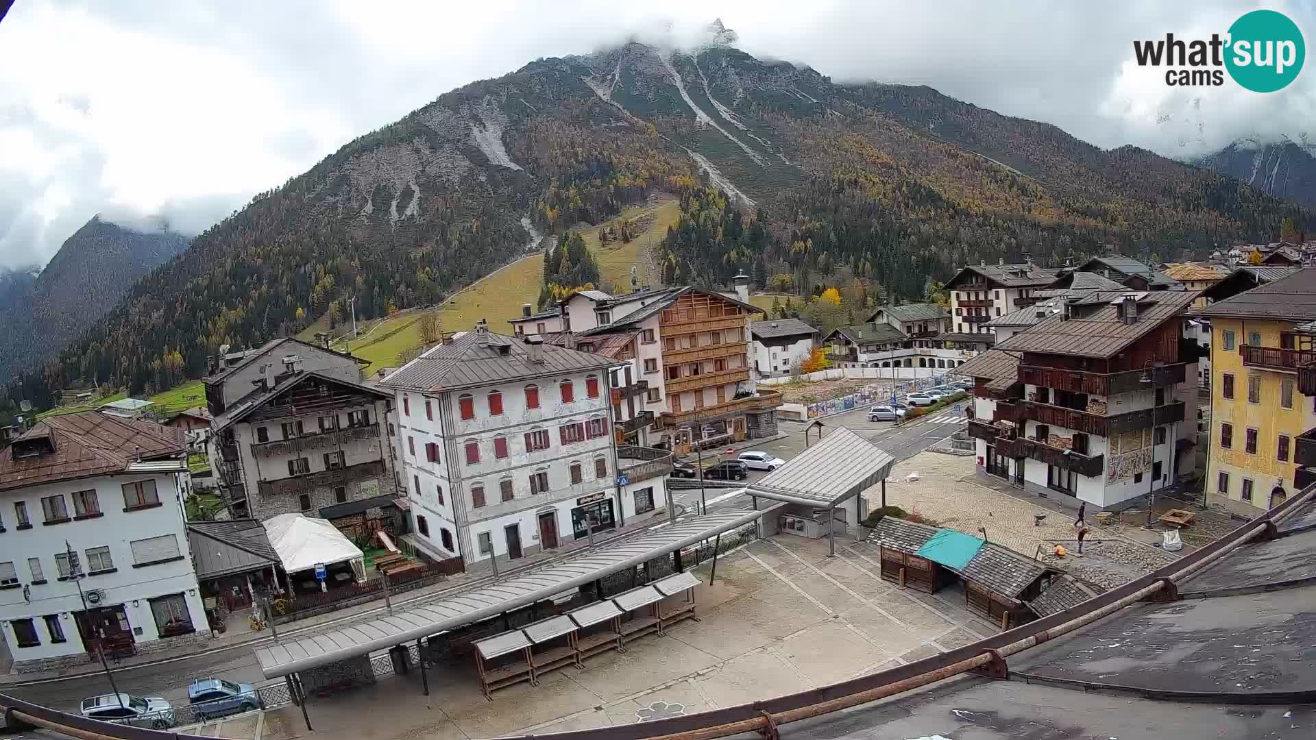 Piazza centrale di Forni di Sopra