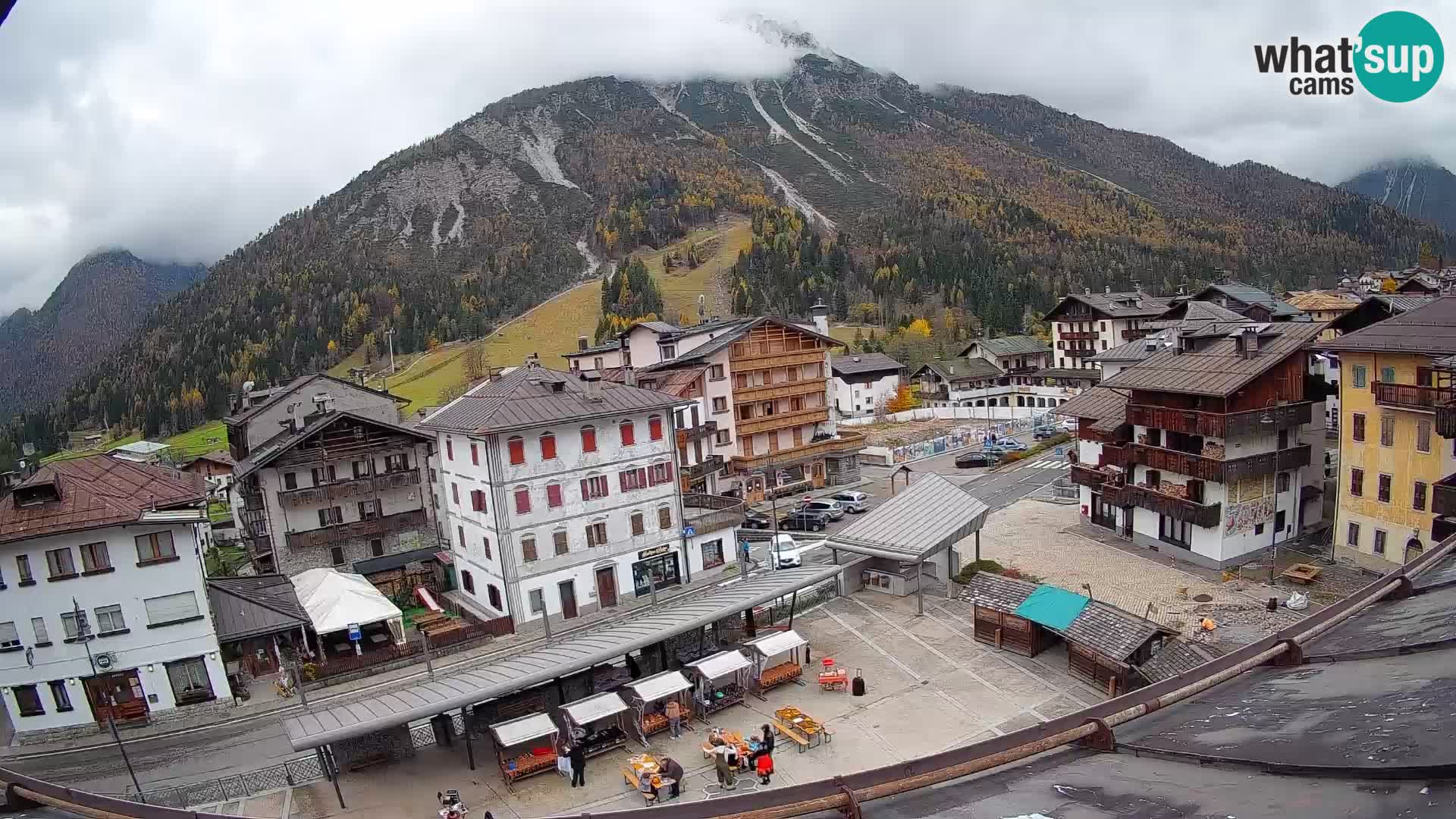 Plaza principal de Forni di Sopra