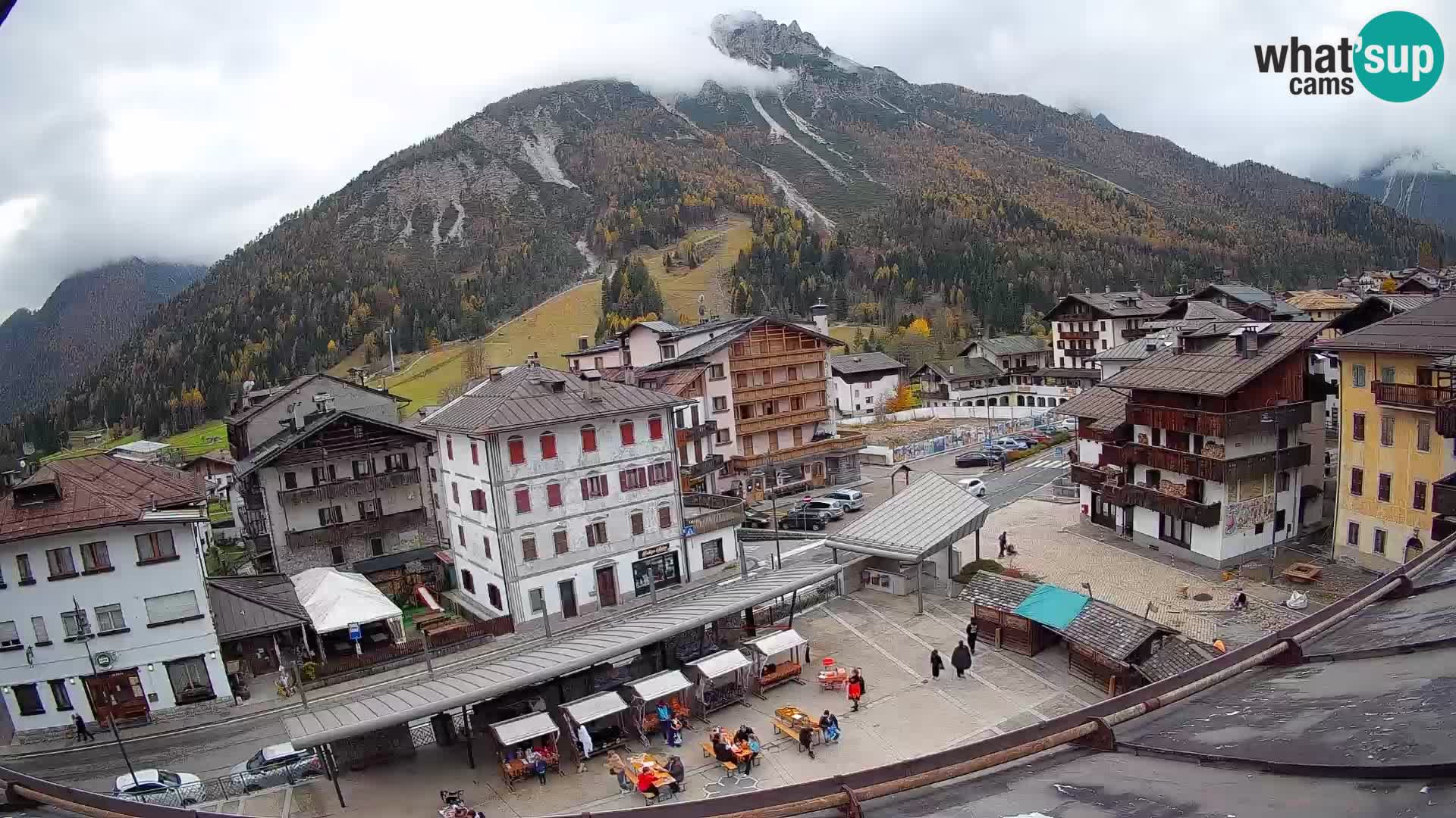Piazza centrale di Forni di Sopra