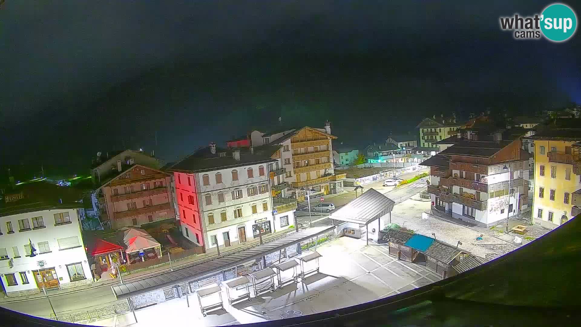 Piazza centrale di Forni di Sopra